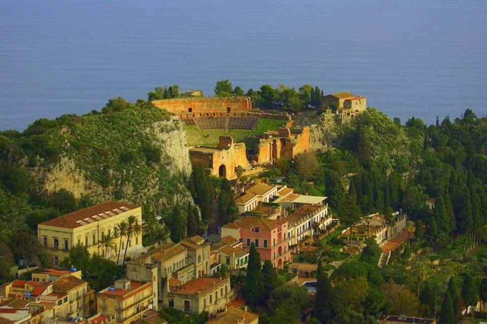 Al Teatro Antico Rooms & House Taormina Exterior photo